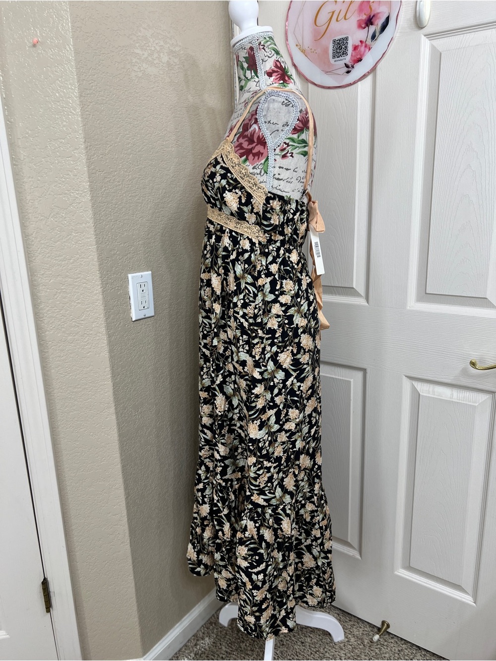 mine Black Floral Midi Dress with Beige Lace Trim - Picture 5 of 9